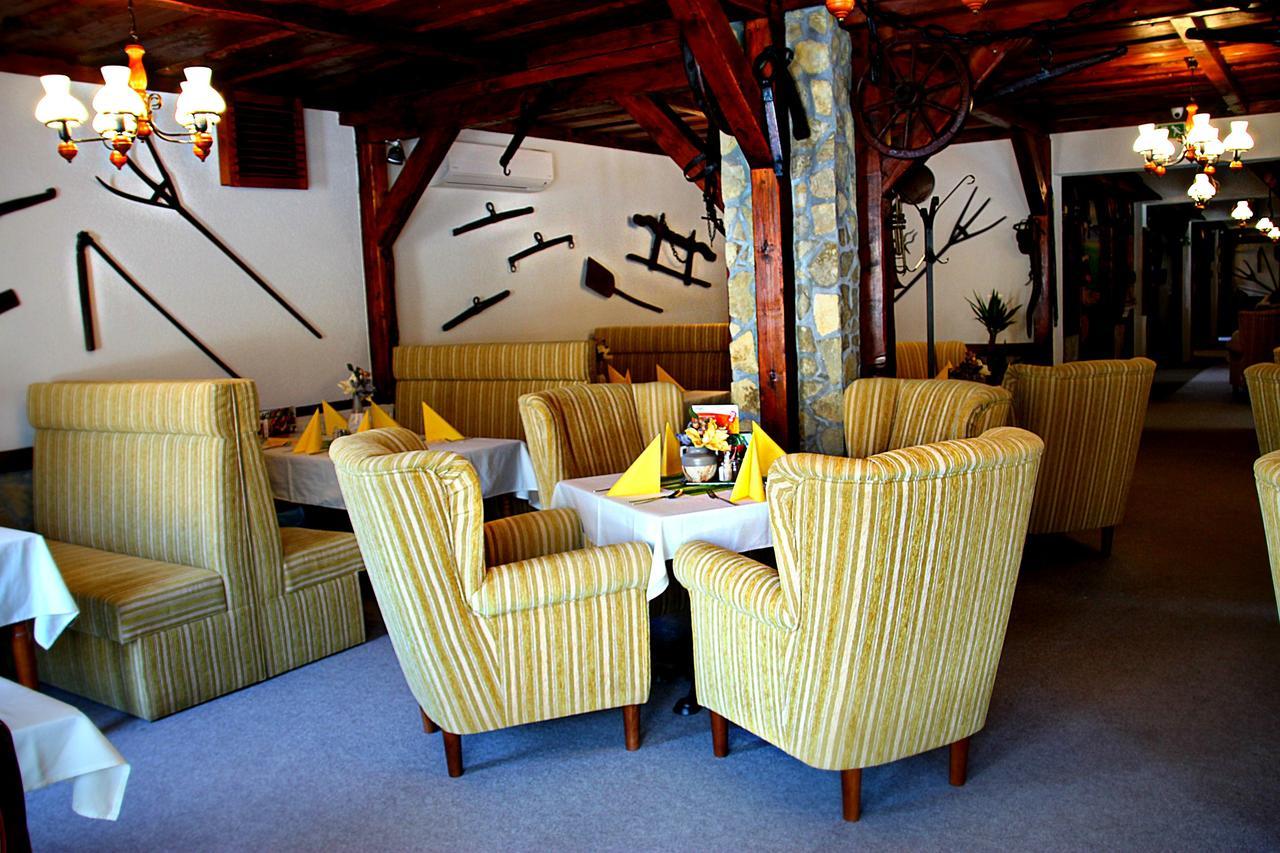 Penzion Furman U Hoffera Vráble Extérieur photo